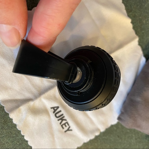 AUKEY Ora iPhone Lens, 110° Wide Angle Clip-on Cell Phone Camera Lens - Picture 7 of 10